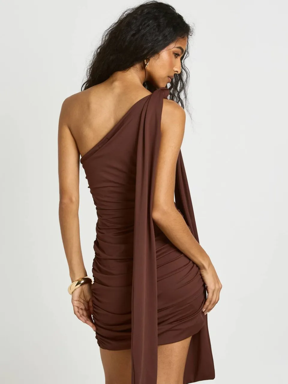 boohoo Dames Knoop Schouder Asymmetrische Mini Jurk chocoladebruin, foto 3