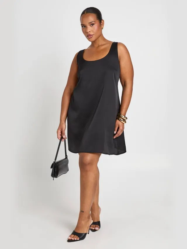 boohoo Dames Plus Basic Satijnen Mini-jurk Met Ronde Hals En Dunne Bandjes Zwart