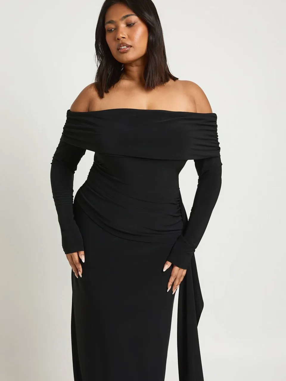boohoo Dames Plus Slinky Bardot Column Maxi Jurk zwart, foto 2