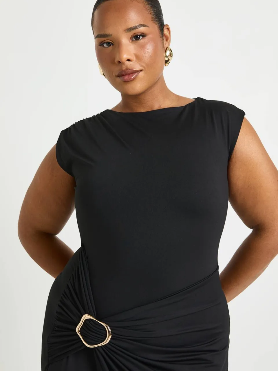 boohoo Dames Plus Geruched Wikkel Gouden Detail Midaxi Jurk, foto 4
