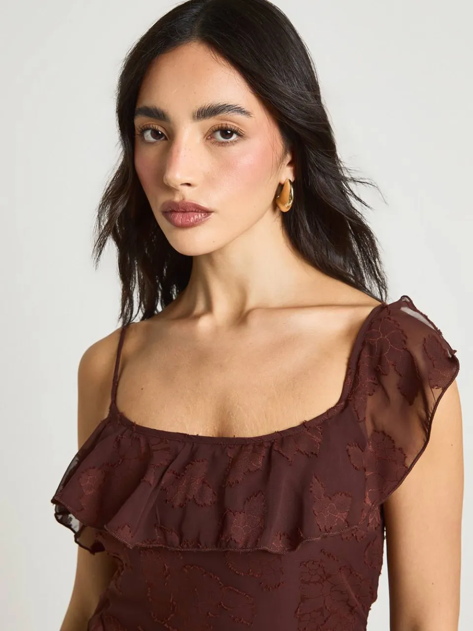 boohoo Dames Gebloemde Burnout Jurk Met Ruches Detail chocoladebruin, foto 4