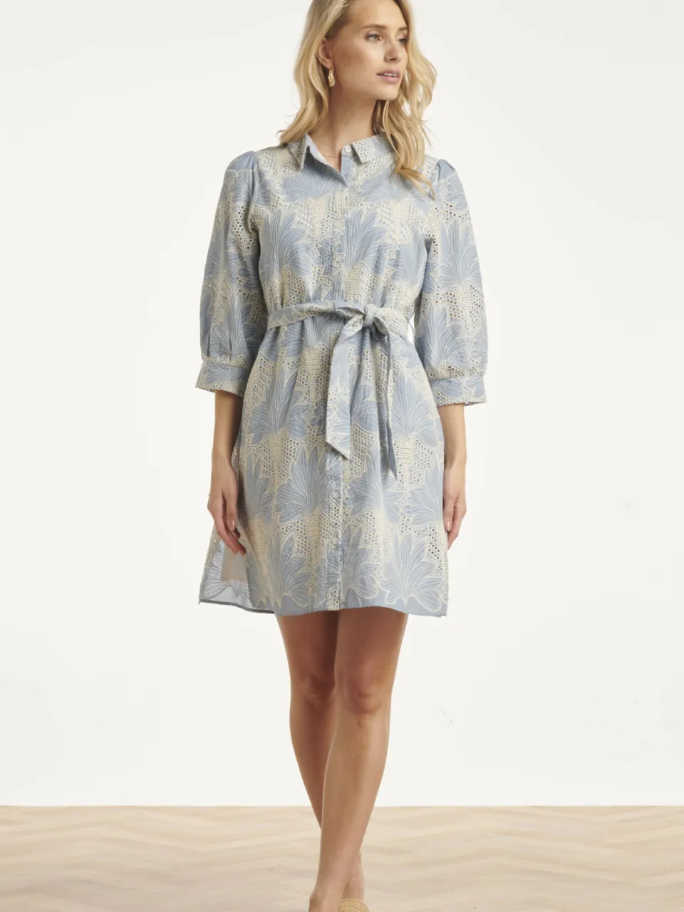 Smashed Lemon gebloemde blousejurk met ceintuur - lichtblauw Lichtblauw/ecru