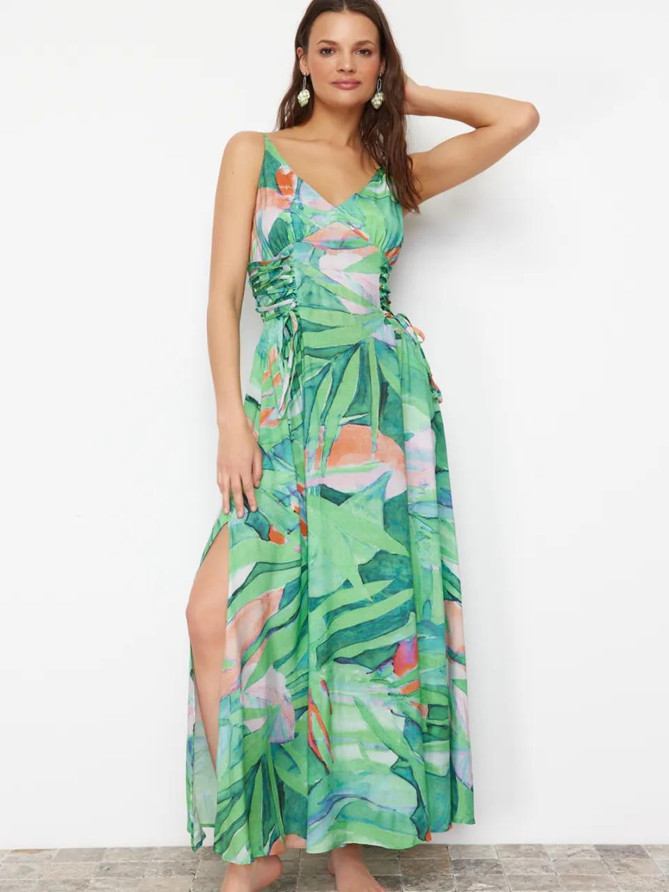 Trendyol TRENDYOLMİLLA Dames Groen Bloemen Maxi Mouwloos Strandkleding Skater Strandjurken