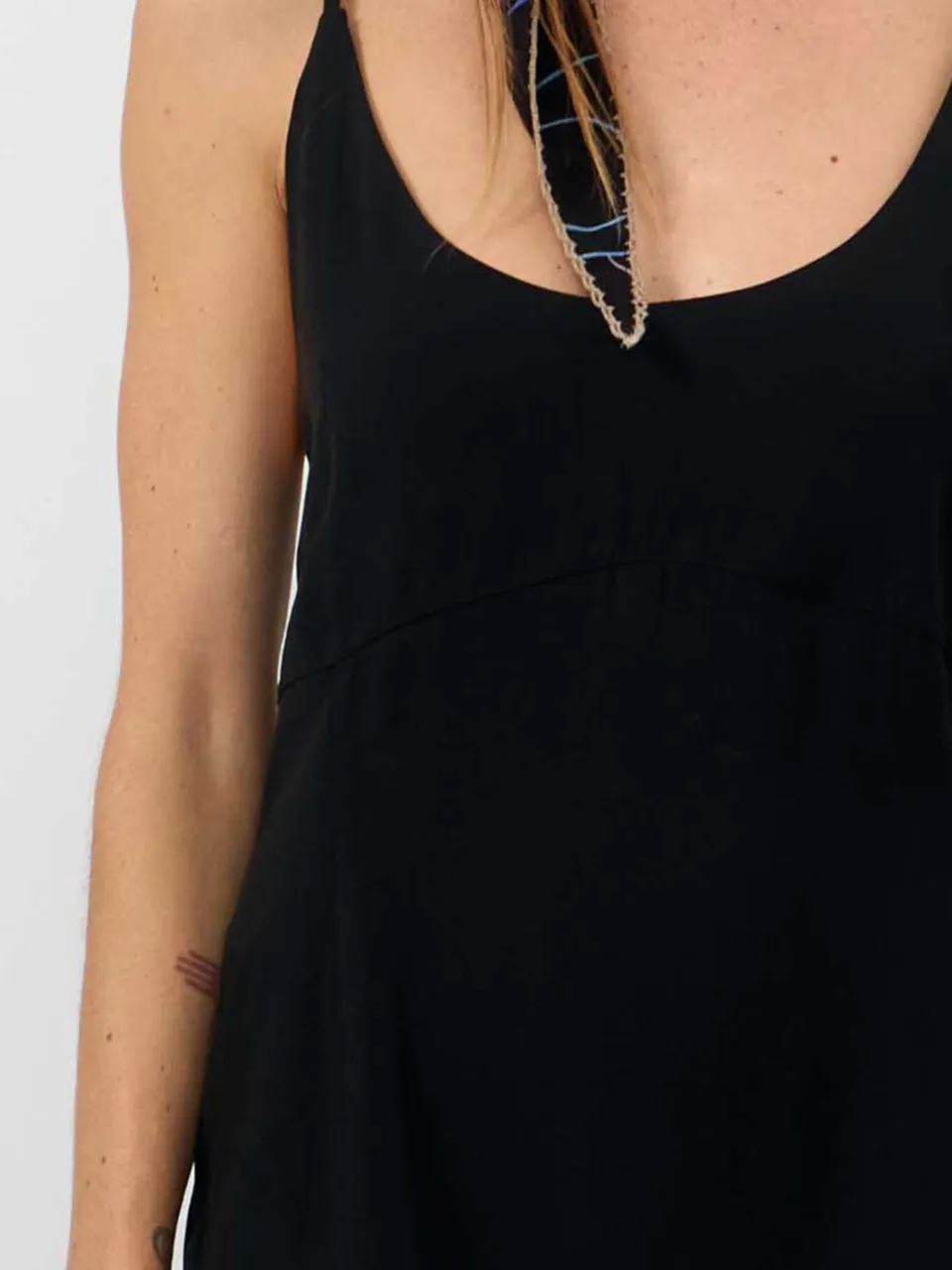 SUITE13LAB dames vegan Jurk Saja Zwart, foto 2