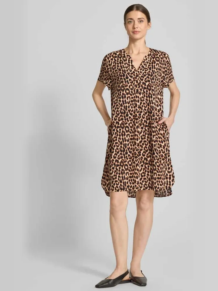 Christian Berg Woman Selection Knielange tuniekjurk met kapmouwen Beige
