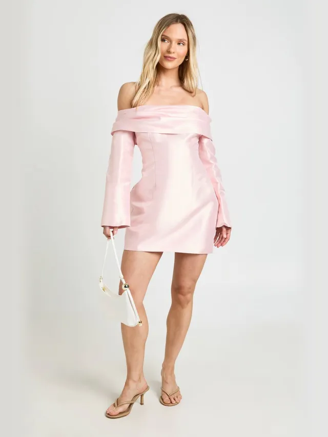 boohoo Dames Petite Satijnen Gestructureerde Bardot Mini Jurk Baby Roze