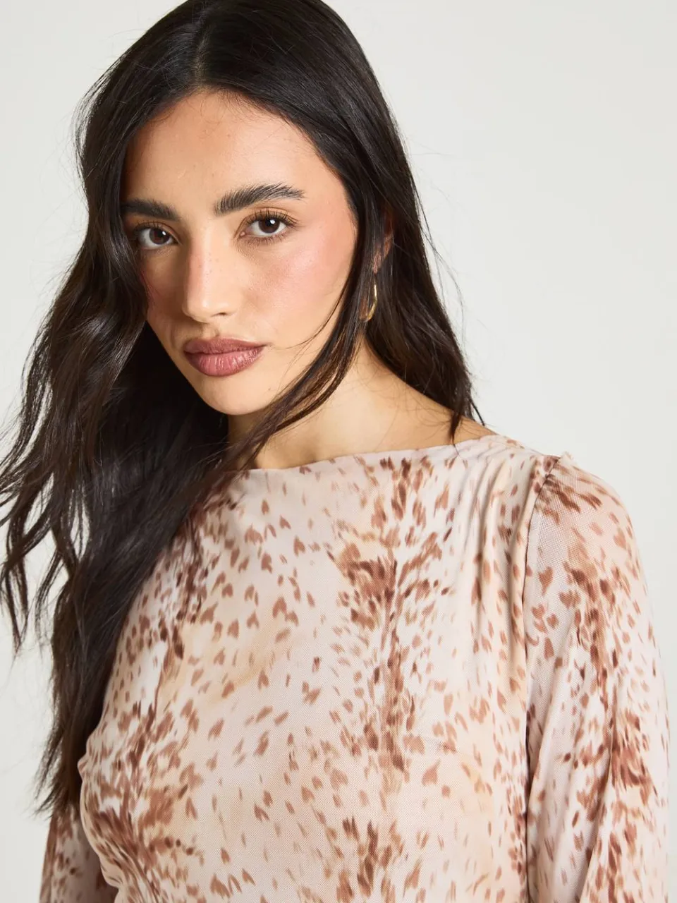 boohoo Dames Mini Jurk Met Hertprint En Uitlopende Mesh Mouwen bruin, foto 4