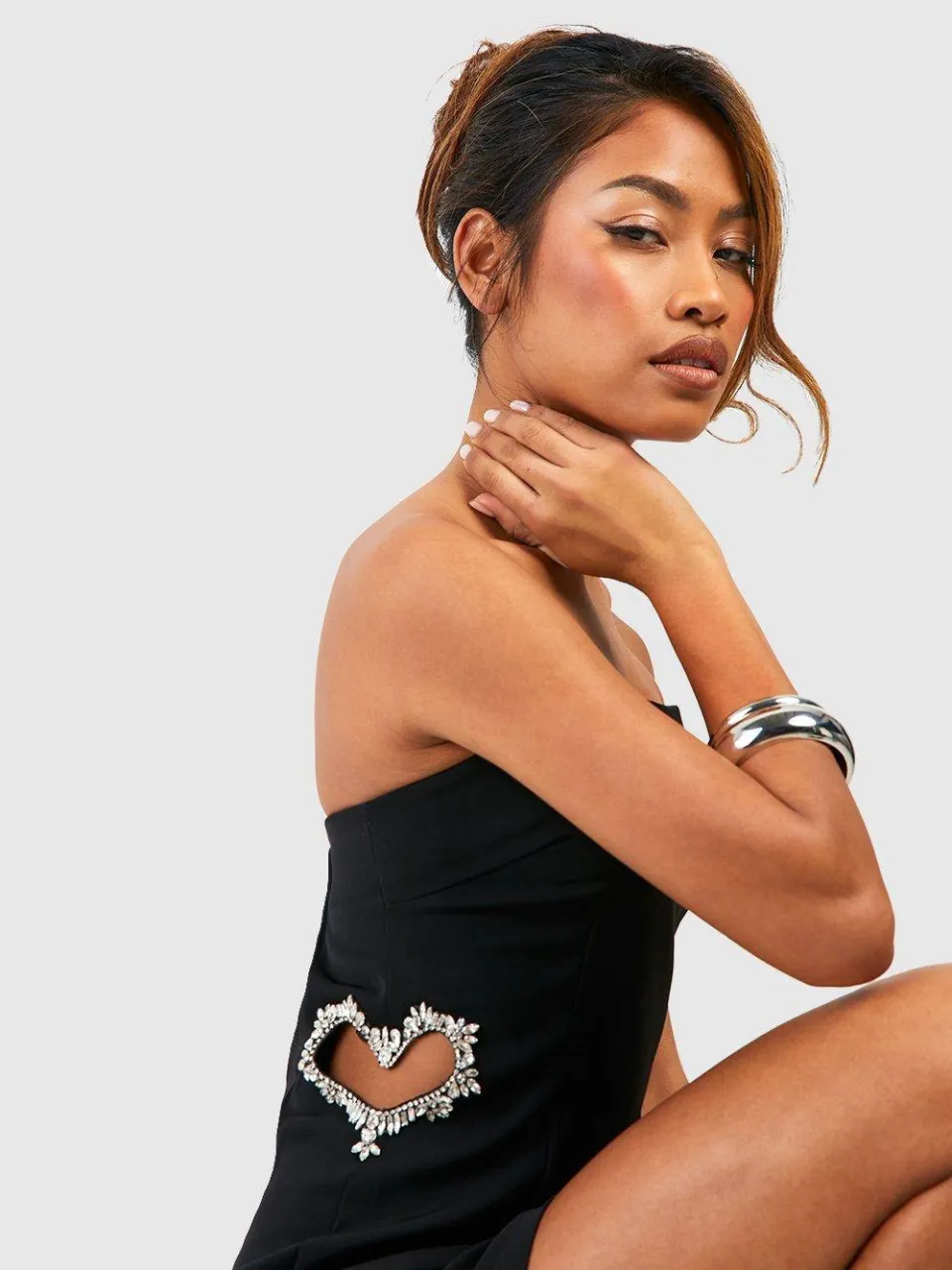 boohoo Dames Versierde uitgesneden bandeau mini-jurk zwart, foto 4