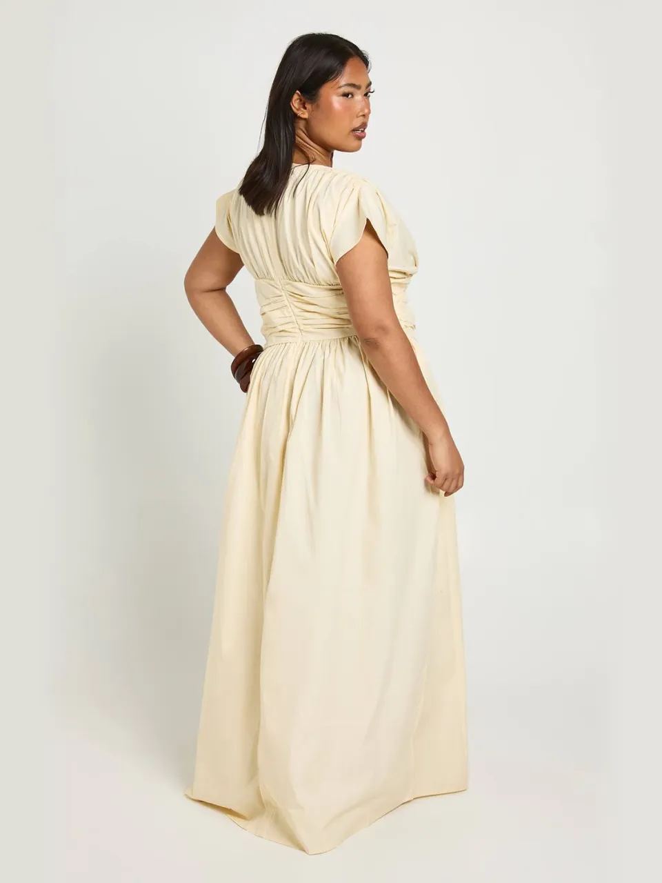 boohoo Dames Plus Maxi Jurk Met Getailleerd Detail En Rimpeleffect citroen, foto 2