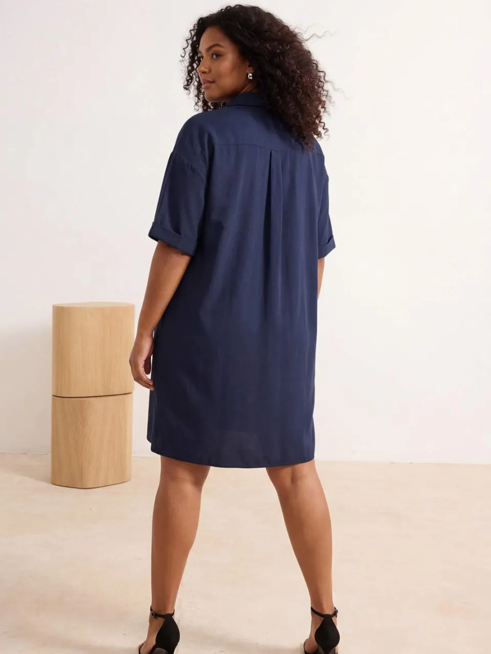 Trendyol Curve Dames Donkerblauw Effen Midi Mouwloos Casual Blousejurk Grote maten Jurk marineblauw/blauw, foto 2