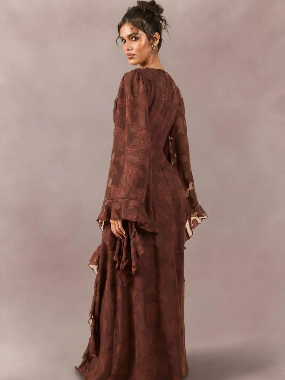 boohoo Dames Maxi Jurk Met Diep Decollete En Tonal Burnout chocoladebruin, foto 2