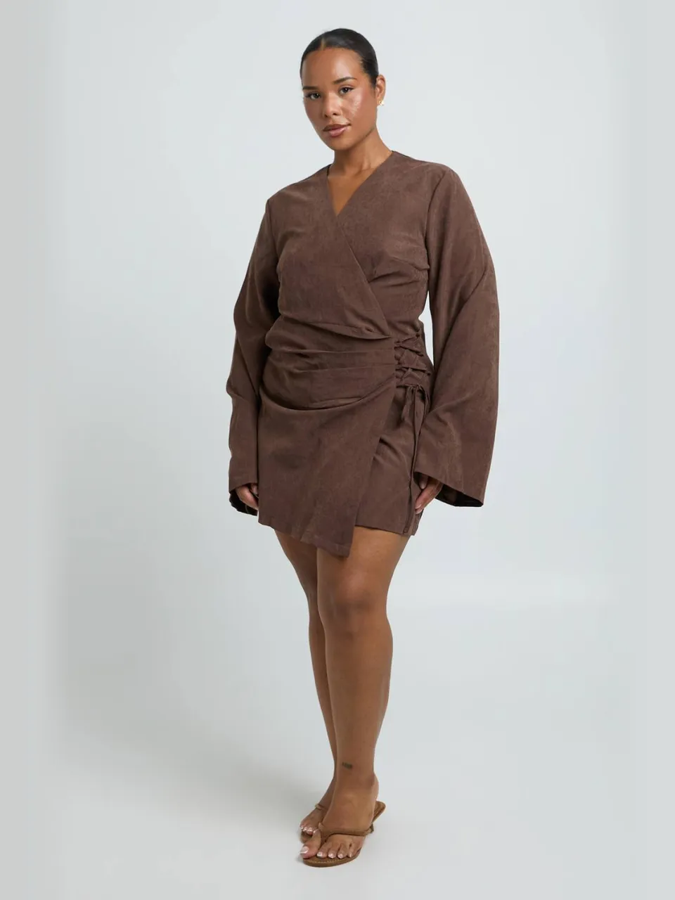 boohoo Dames Plus Perzik Wikkel Jurk chocoladebruin, foto 3