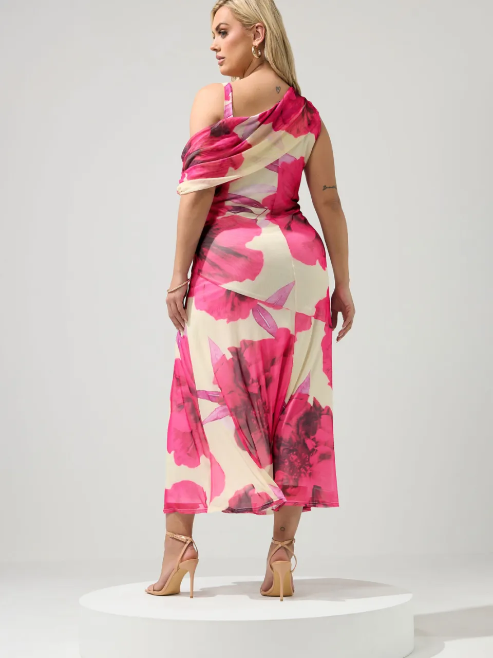 Yours London Witte Jurk Met Wazige Bloemenprint En Gedrapeerde Schouders, foto 3