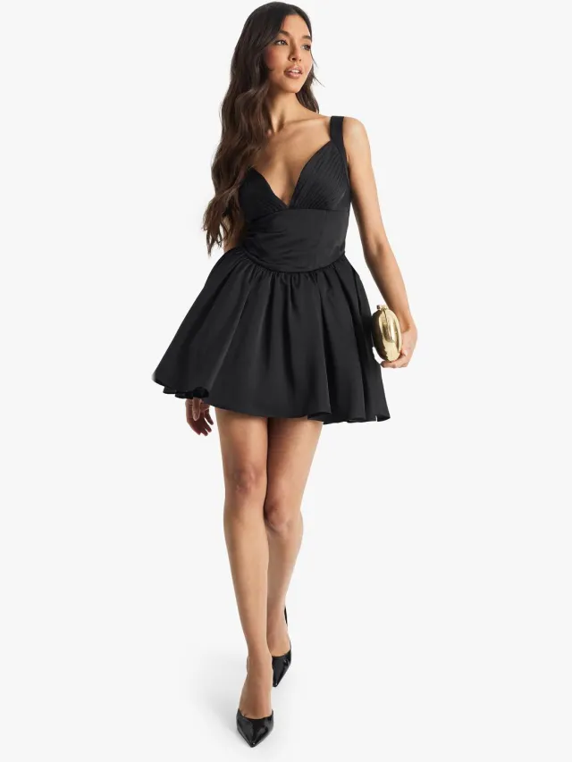 boohoo Dames Premium Gerafelde Cup Volume Mini-Jurk Zwart