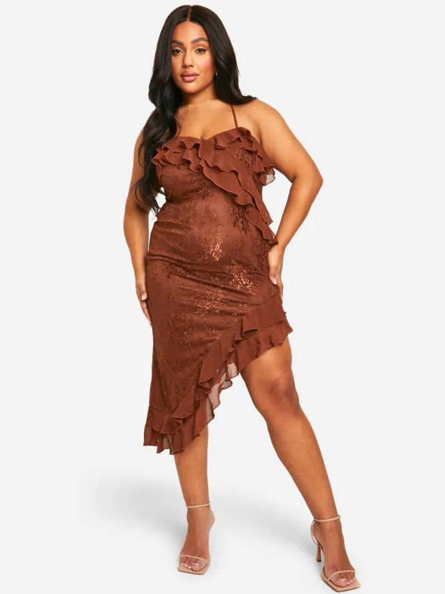 boohoo Dames Plus Lace Frill Asymmetric Midaxi Jurk Chocoladebruin