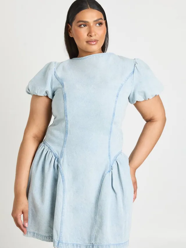 boohoo Dames Plus Pofmouw Denim Mini Jurk Gebleekt Blauw