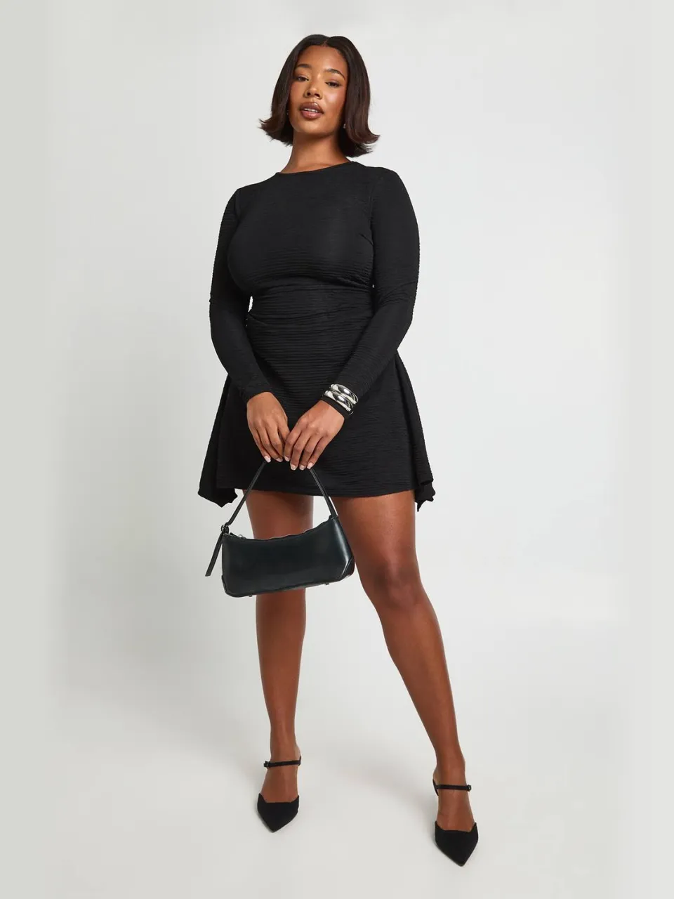 boohoo Dames Plus Gerimpelde Getextureerde Flippy Skaterjurk zwart, foto 3