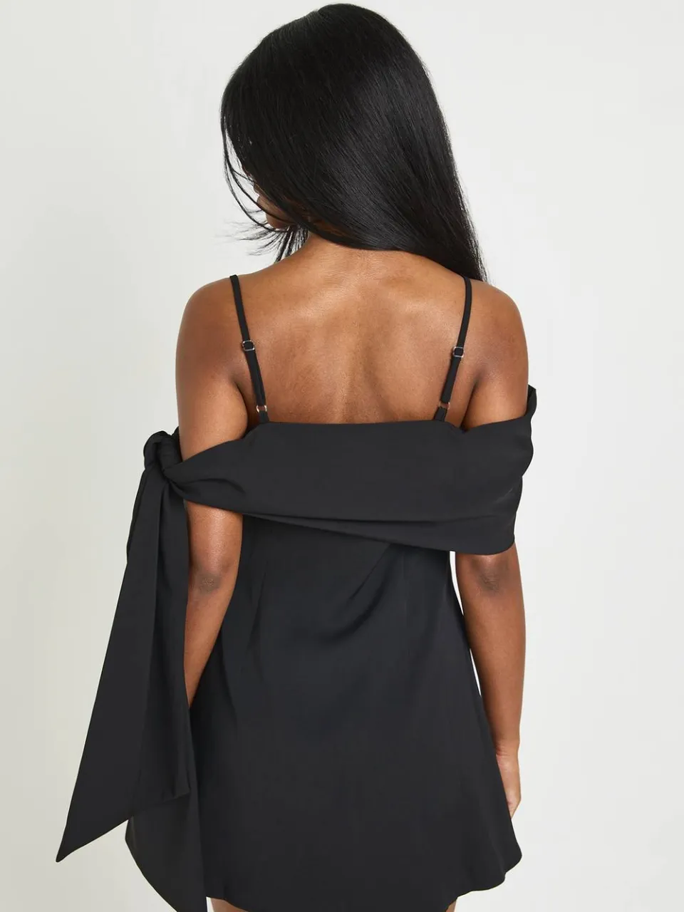 boohoo Dames Getailleerde Jurk Met Strikbandjes En Omgevouwen Halslijn zwart, foto 3