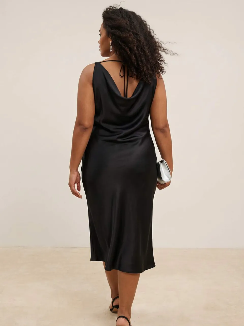 Trendyol Curve Dames Zwart Effen Maxi Mouwloos Feest Bodycon Grote maten Jurk, foto 2