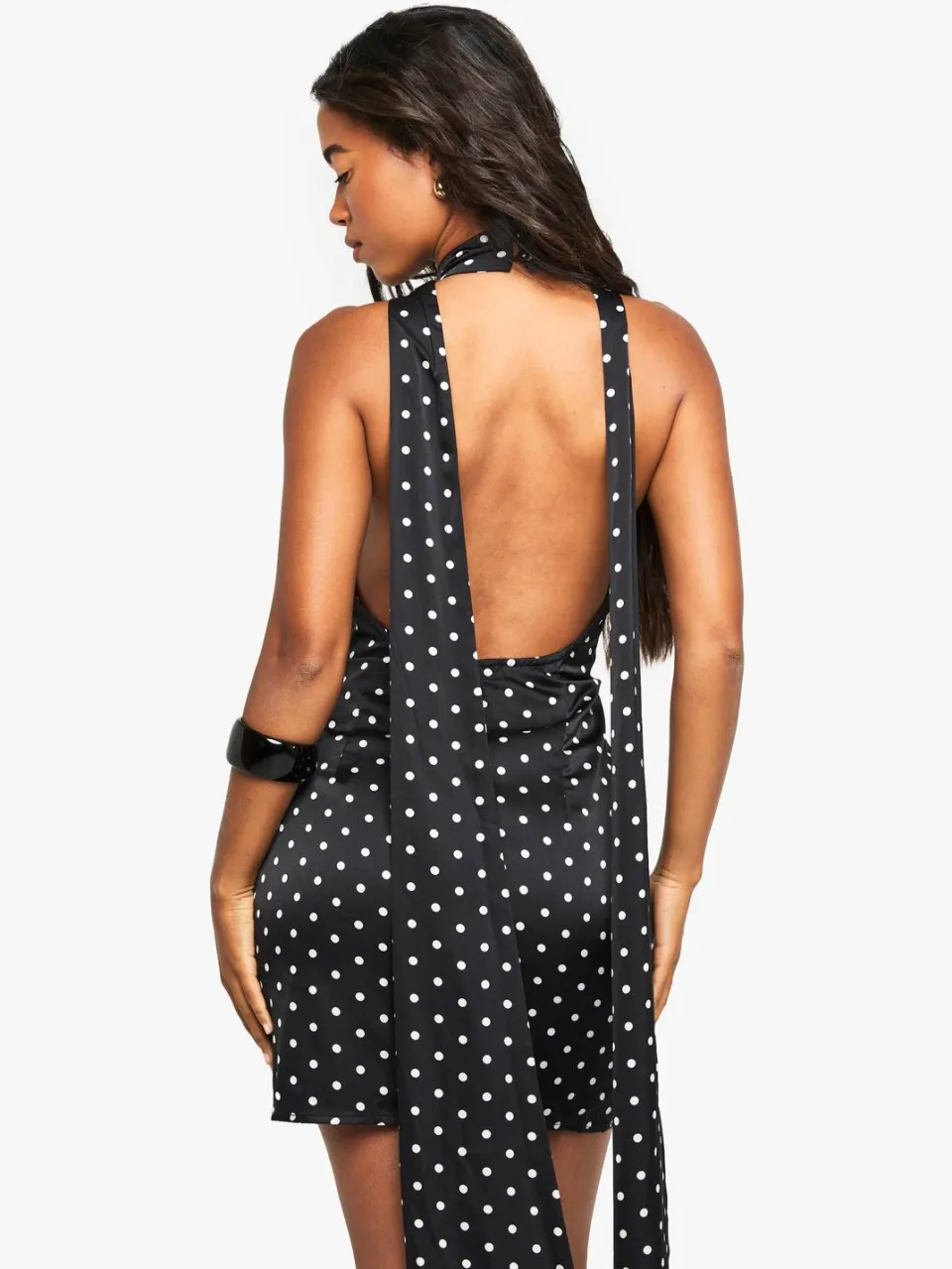 boohoo Dames Satijn Polka Dot High Neck Mini Dress zwart, foto 2
