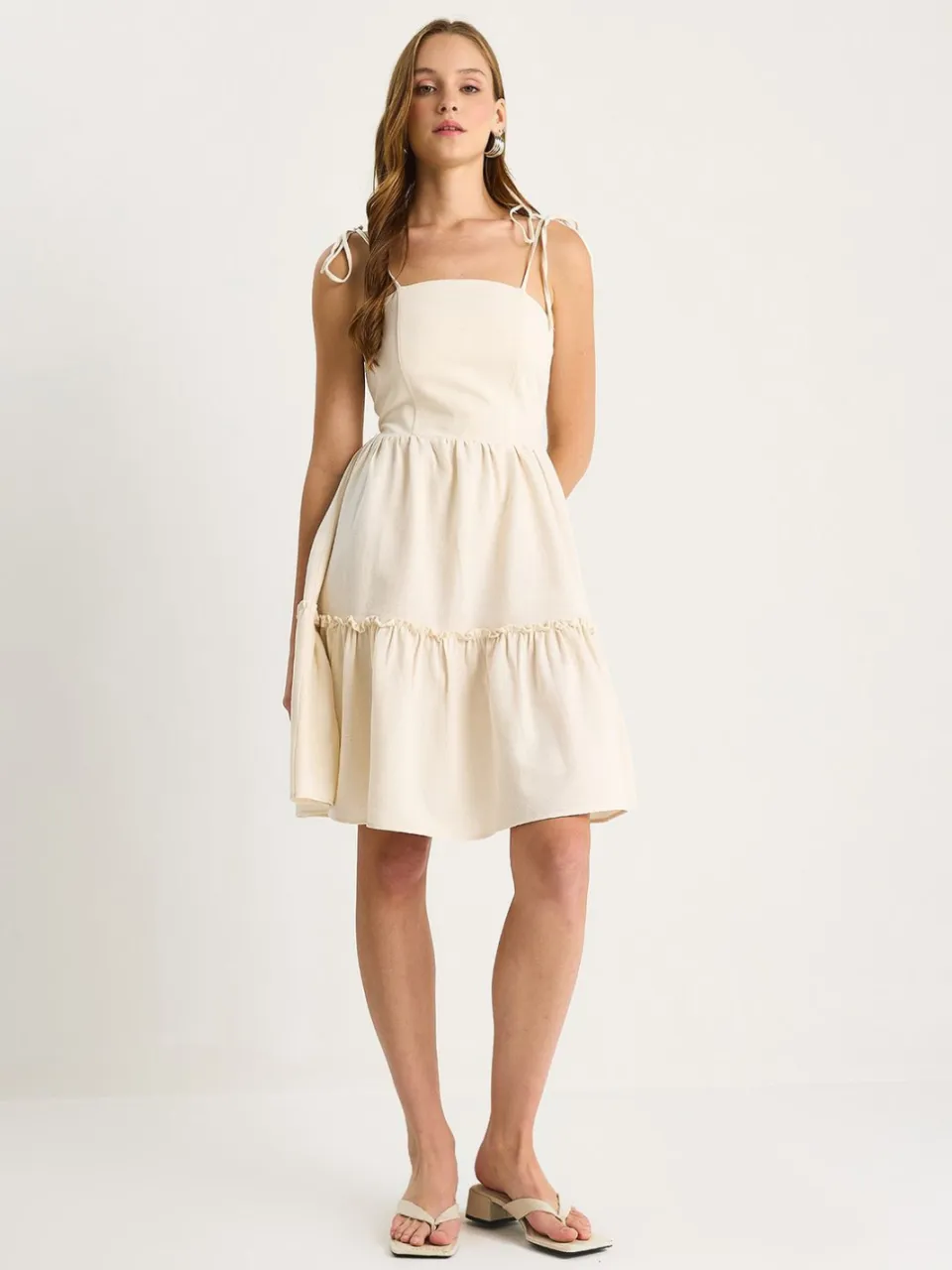 Bianco Lucci Vierkante kraag A-lijn midi jurk met binddetail Beige