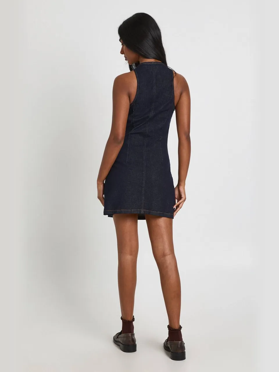 boohoo Dames Mouwloze Denim Mini-jurk Met Getailleerde Taille, foto 2