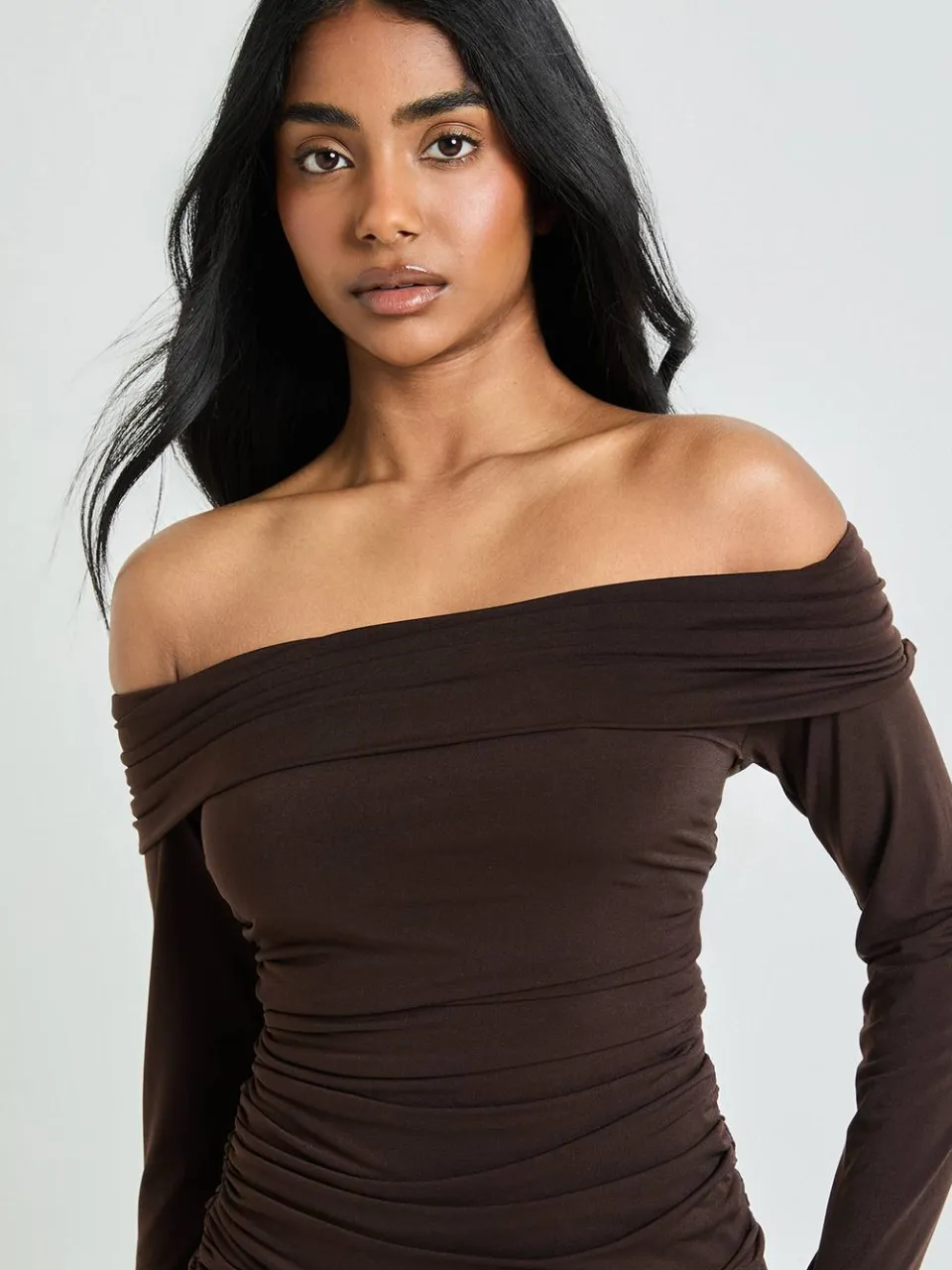boohoo Dames Mini Rok Met Gerimpeld Detail En Verlaagde Zoom chocoladebruin, foto 4