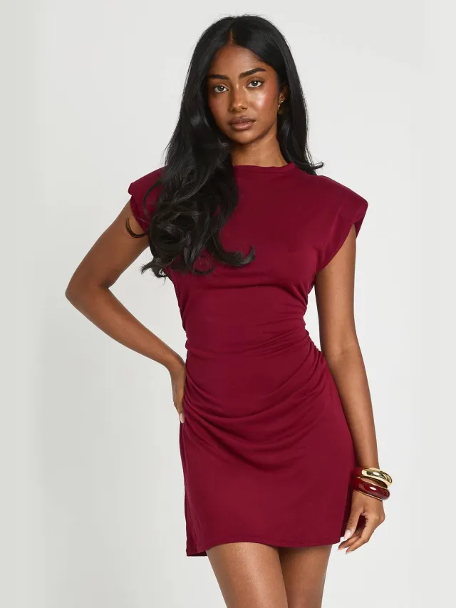 boohoo Dames Mini-jurk Met Schoudervulling Detail En Geplooid Middel Bessen