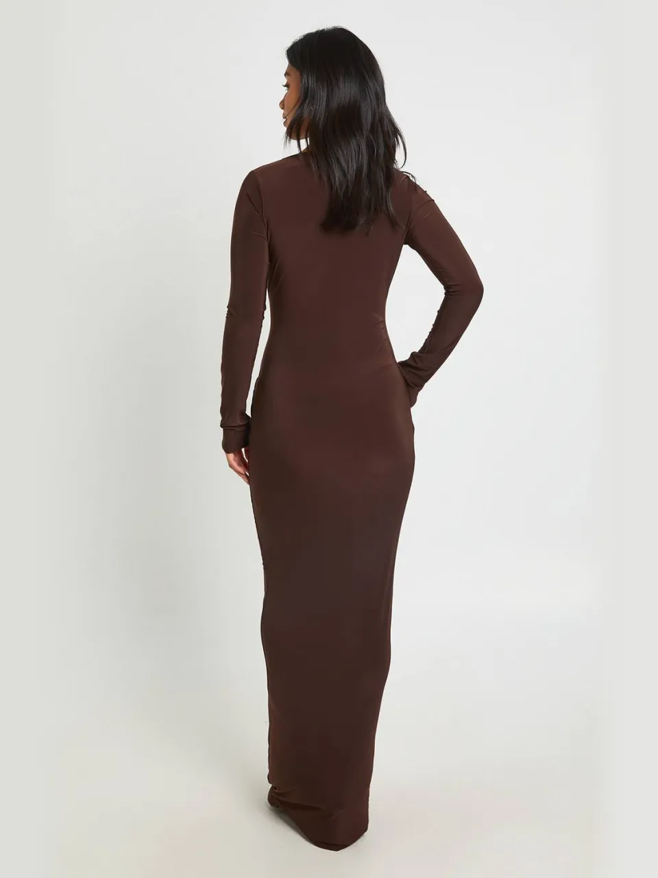 boohoo Dames Petite Maxi Jurk Met Zachte Touch, Ronde Hals En Lange Mouwen chocoladebruin, foto 3
