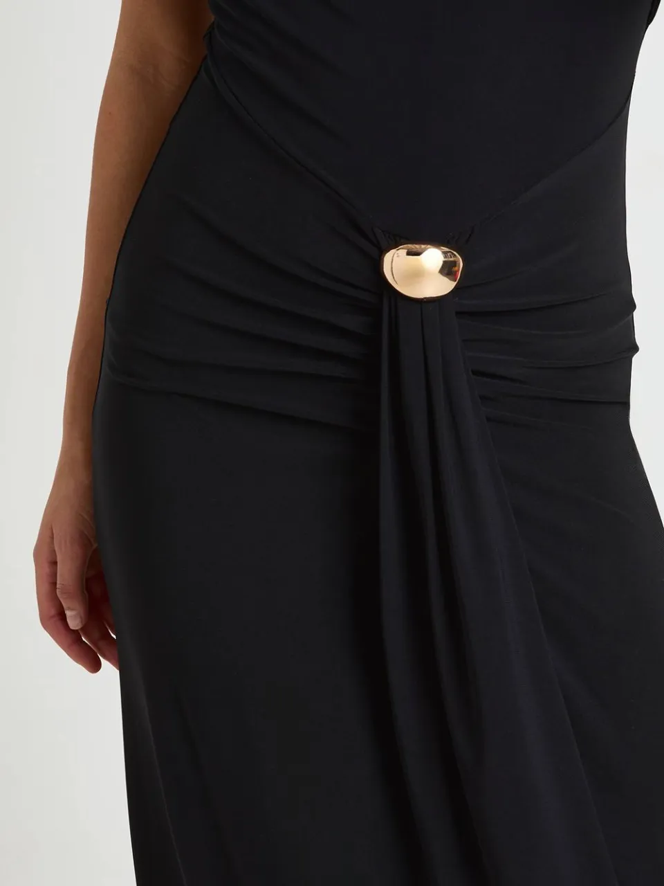 boohoo Dames Glanzende Maxi-jurk Met Gouden Details Halternek En Geplooid Voorpand, foto 4