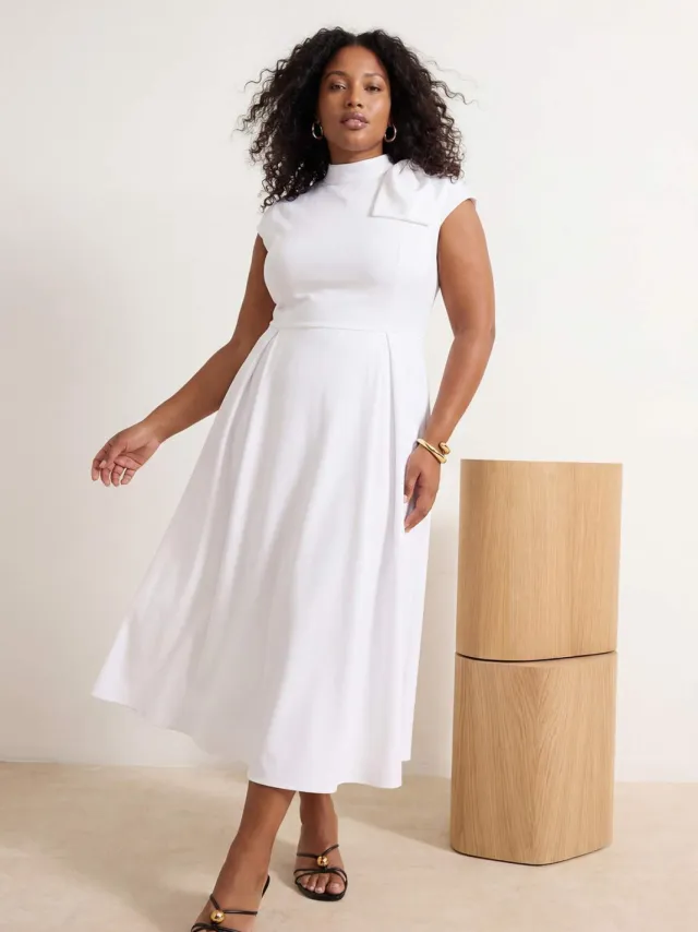 Trendyol Curve Dames Wit Effen Midi Kort Feest Skater Grote maten Jurk