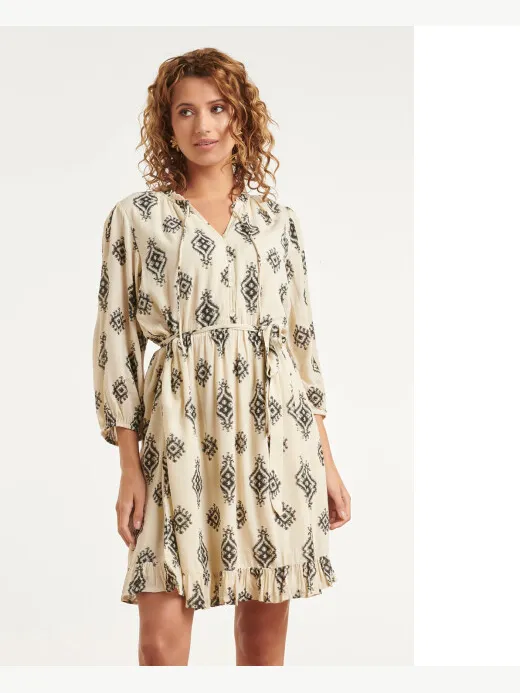 Smashed Lemon Crème jurk met zwarte geometrische print en ceintuur