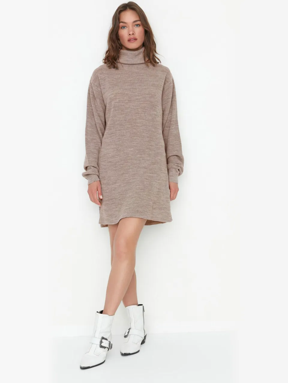 Trendyol TRENDYOLMİLLA Dames Beige Effen Extra Kort / Super Mini Lang Casual Recht Jurken, foto 2
