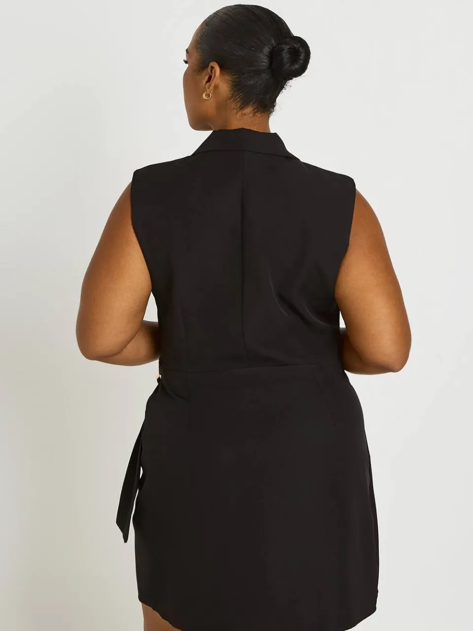 boohoo Dames Plus Overslagjurk Met Tailledetail Mouwloze Blazerjurk zwart, foto 2