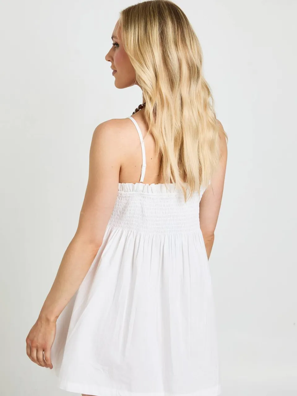 boohoo Dames Petite Mini Smock Jurk Met Gerimpeld Detail wit, foto 3