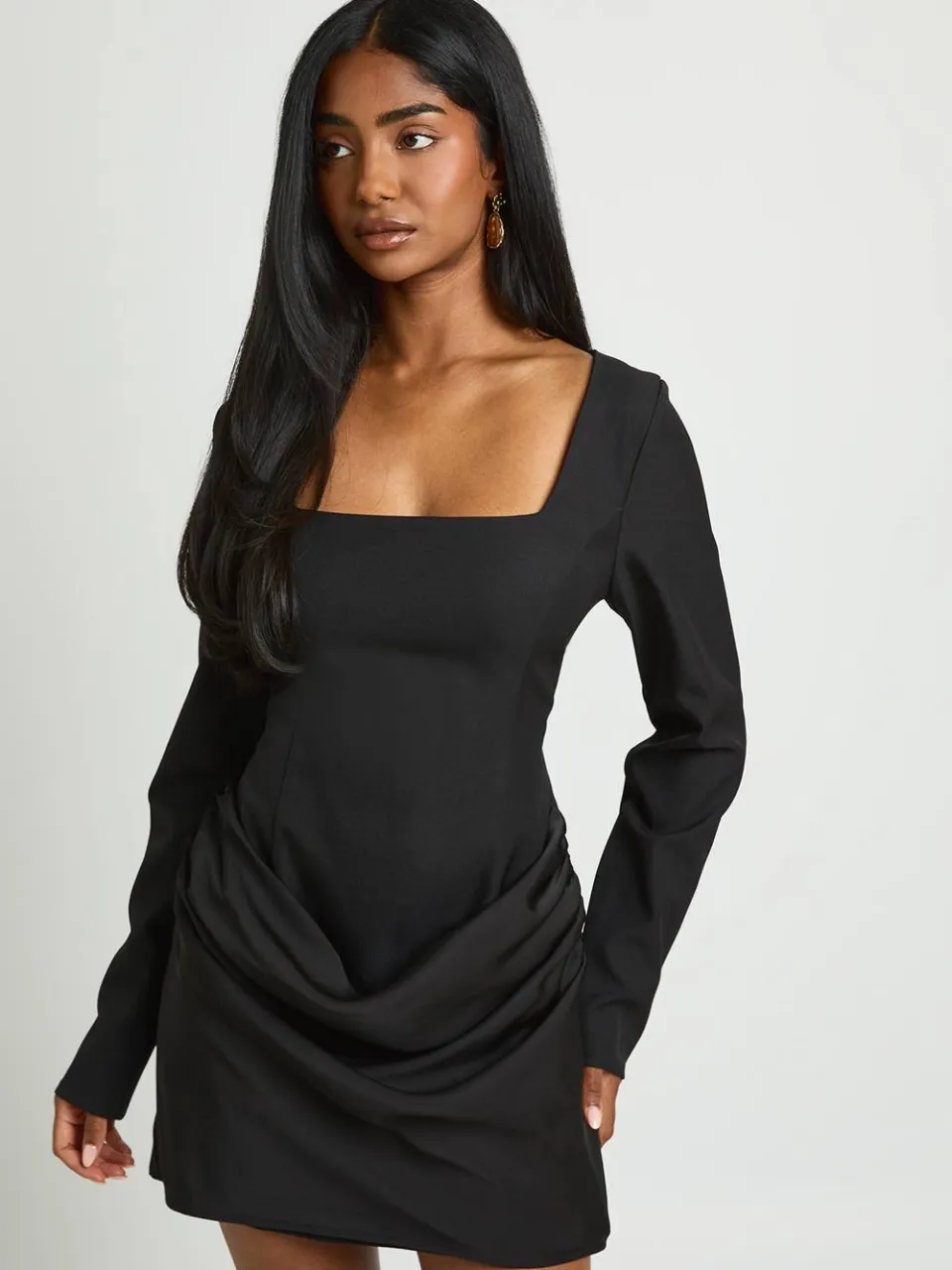 boohoo Dames Satijnen Mini-jurk Met Drapering En Lange Mouwen zwart, foto 2