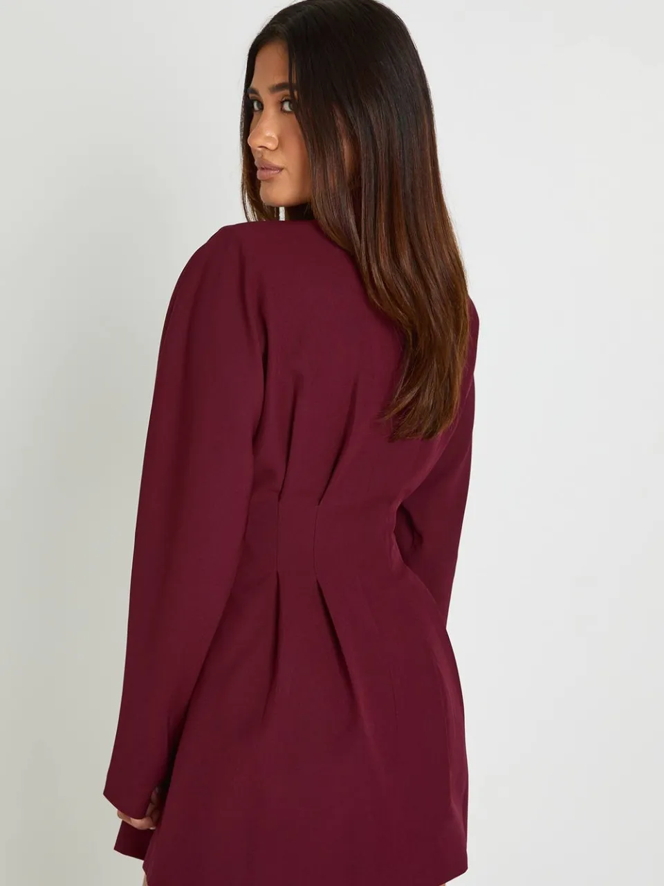 boohoo Dames Mini-jurk Met Plunge-uitsnijding En Hoge Hals In Getailleerde Snit bessen, foto 2