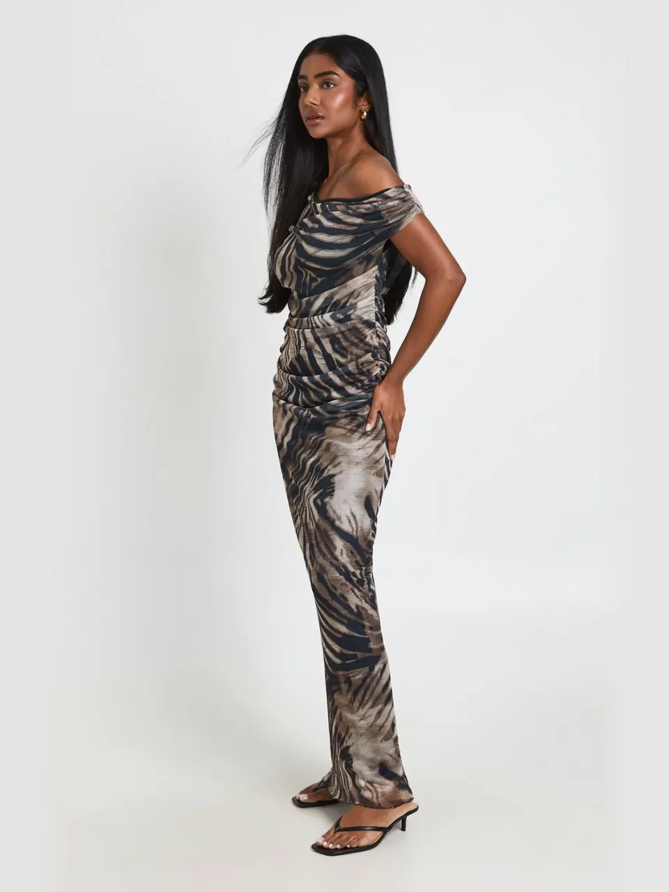 boohoo Dames Maxi Jurk Met Dierenprint, Mesh En Off-shoulder, foto 2