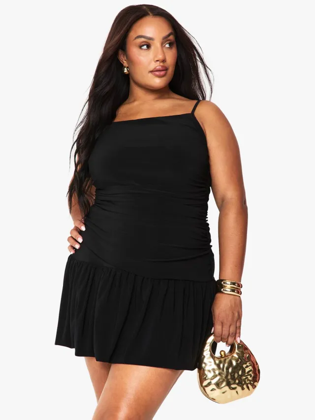 boohoo Dames Plus dubbelgelaagde ruched drophem mini-jurk Zwart