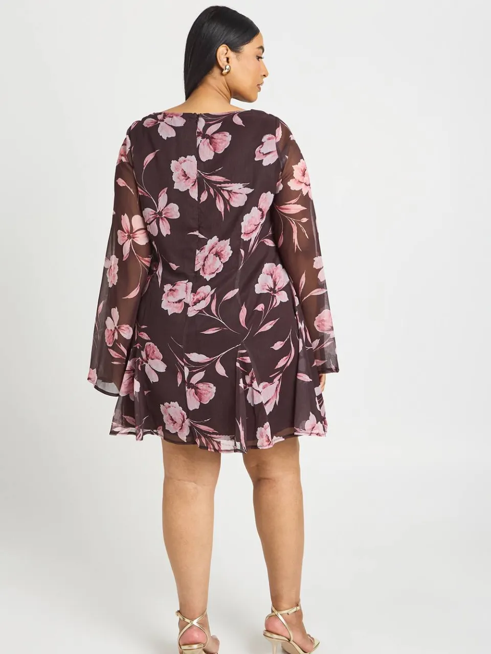 boohoo Dames Plus Size Chiffon Mini Skater Jurk Met Lange Mouwen En Bloemenprint chocoladebruin, foto 2