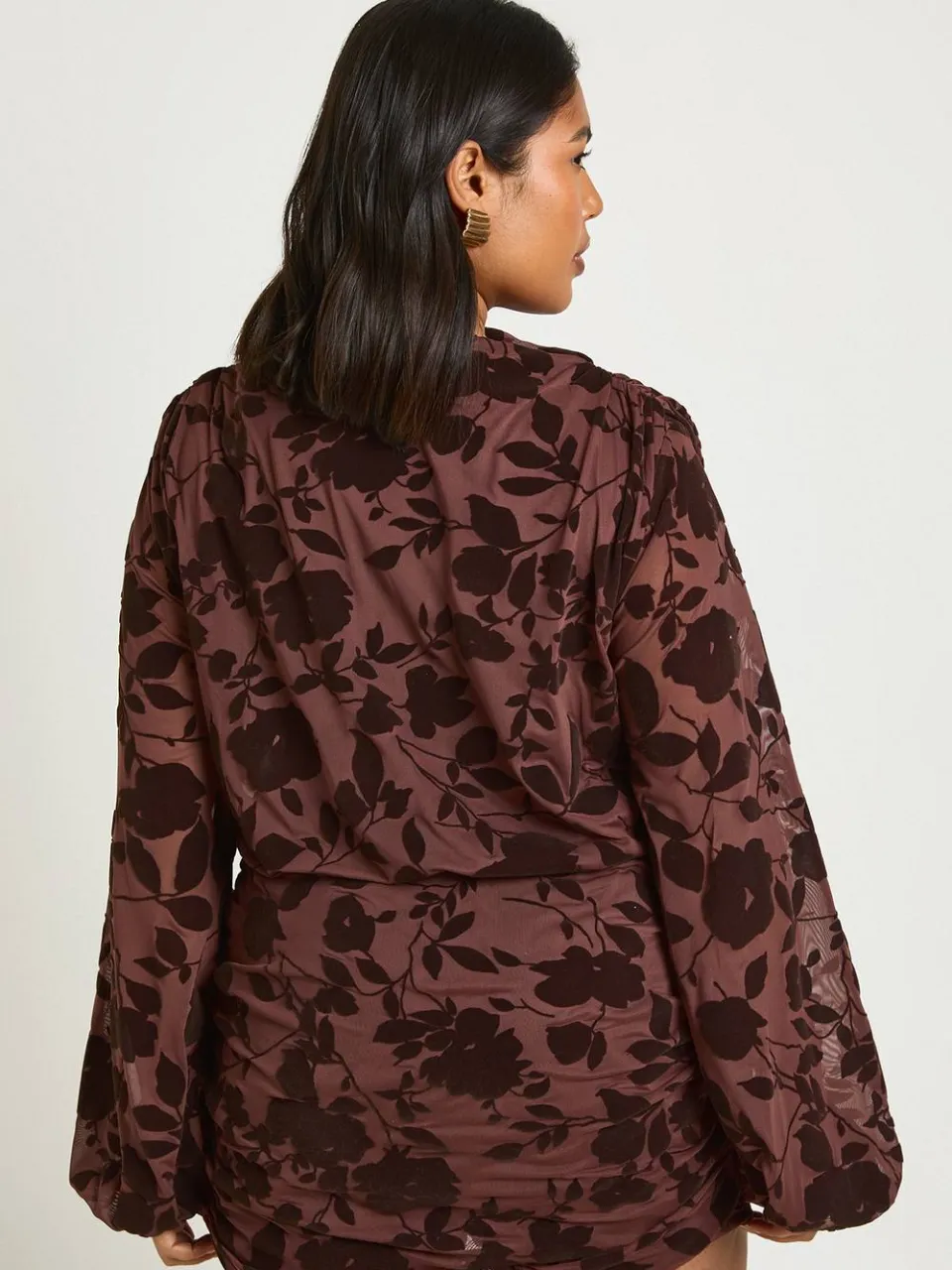 boohoo Dames Plus Devore Gerimpelde Bodycon Jurk chocoladebruin, foto 3