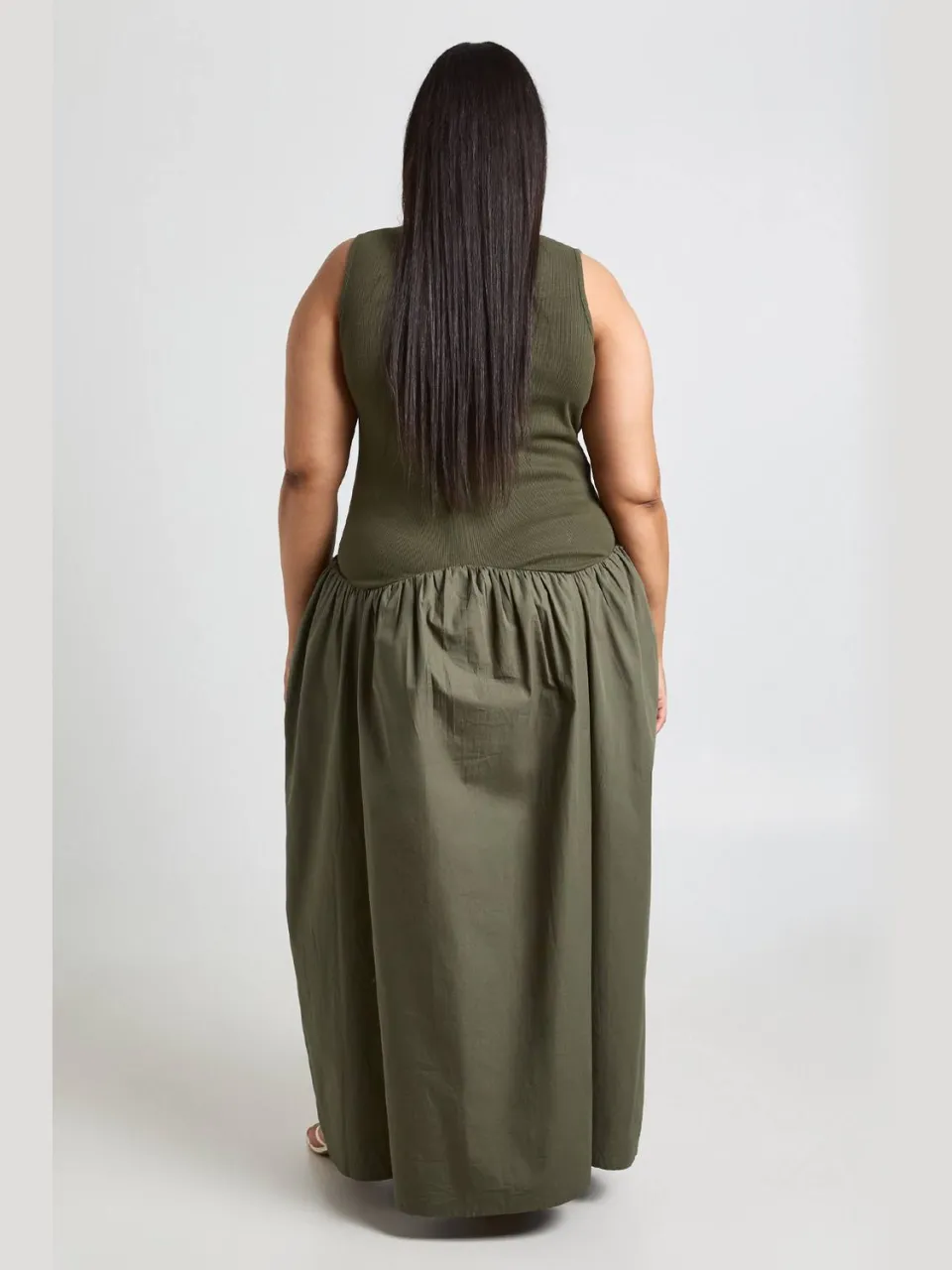 boohoo Dames Plus Size Geribbelde Katoenmix Maxi Jurk Met Verlaagde Taille kaki, foto 2