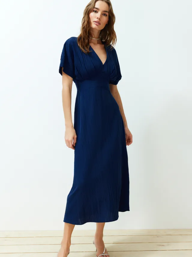 Trendyol TRENDYOLMİLLA Dames Donkerblauw Effen Maxi Driekwart mouw Casual A-lijn Jurken Marineblauw/Blauw
