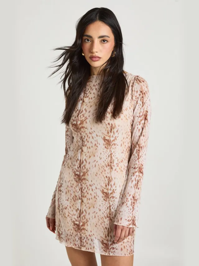 boohoo Dames Mini Jurk Met Hertprint En Uitlopende Mesh Mouwen Bruin