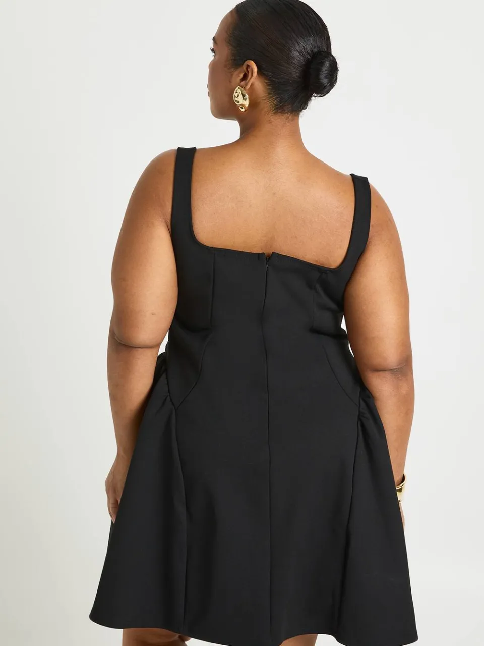 boohoo Dames Plus bandjesjurk met vierkante hals en skaterstijl zwart, foto 2