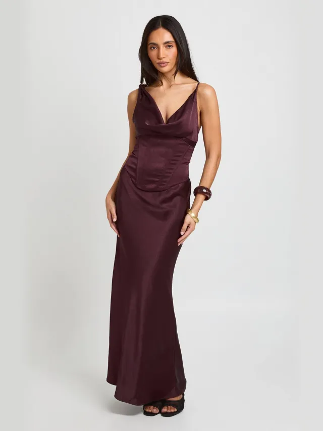 boohoo Dames Maxi Jurk Met Corset Detail In Getextureerd Satijn Chocoladebruin