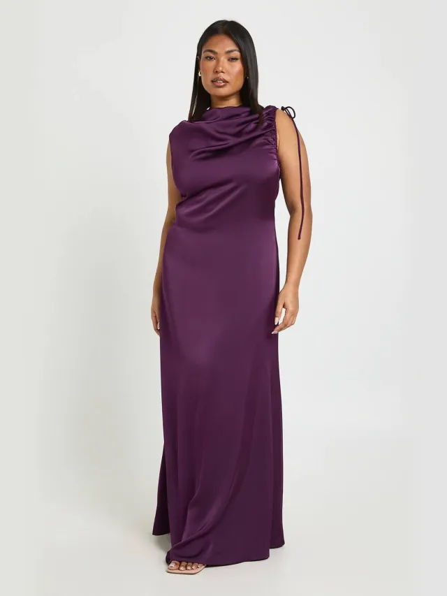 boohoo Dames Plus Satijn Geplooid Schouderdetail Mouwloze Maxi Jurk Pruim