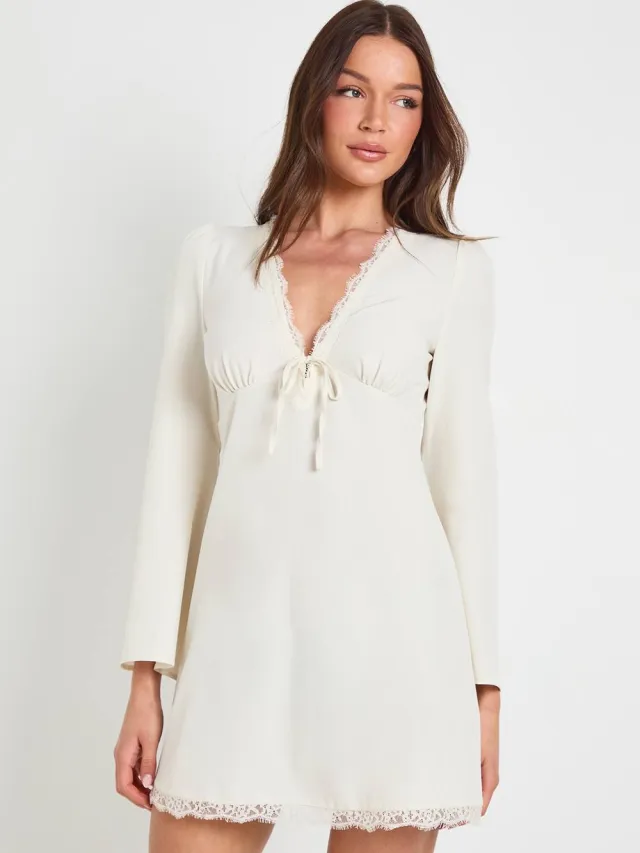 boohoo Dames Lange Wijduitlopende Mouwen Kanten Zoom Mini Jurk Ivoor
