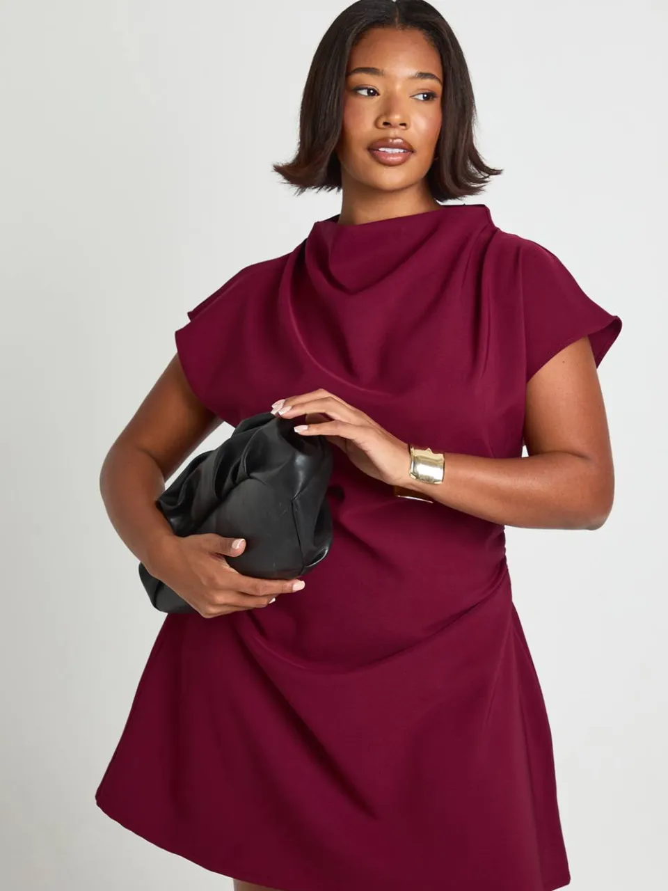 boohoo Dames Plus asymmetrische geraffelde capmouw shiftjurk bessen, foto 4