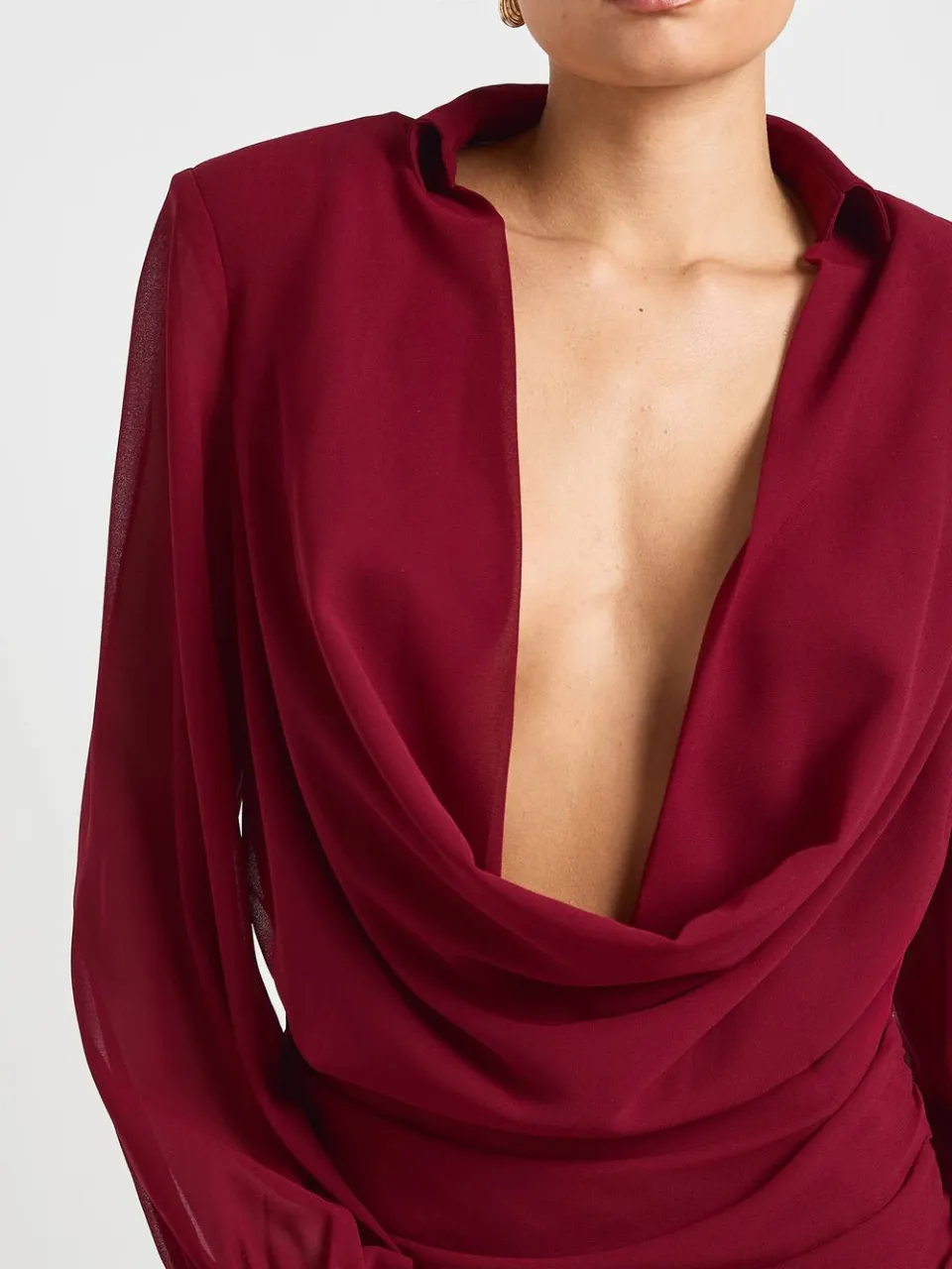 boohoo Dames Chiffon Cowl Neck Blousejurk bordeaux rood, foto 3